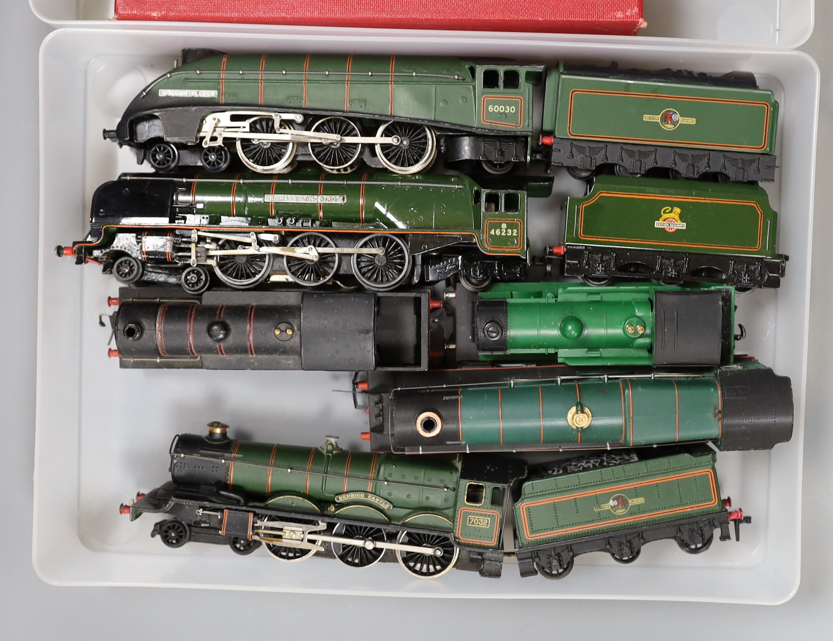 Hornby Dublo locomotives- boxed 2233 Co-Bo Diesel electric, 2232 Co-Co diesel electric, 2231 diesel electric shunting locomotive, EDL17 tank locomotive and 2218 tank locomotive, unboxed Golden Fleece with tender, Duchess